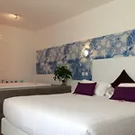 Rose Hotel