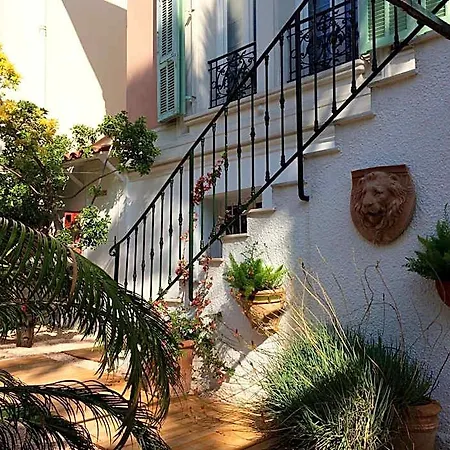 Rose Hotel